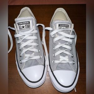gray Converse